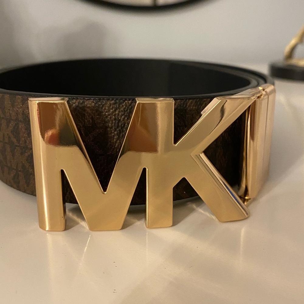Beautiful Michael Kors reversible belt